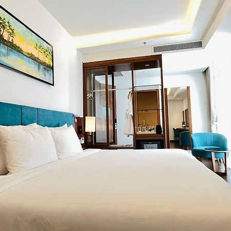 Maximilan Danang Beach Hotel Экстерьер фото