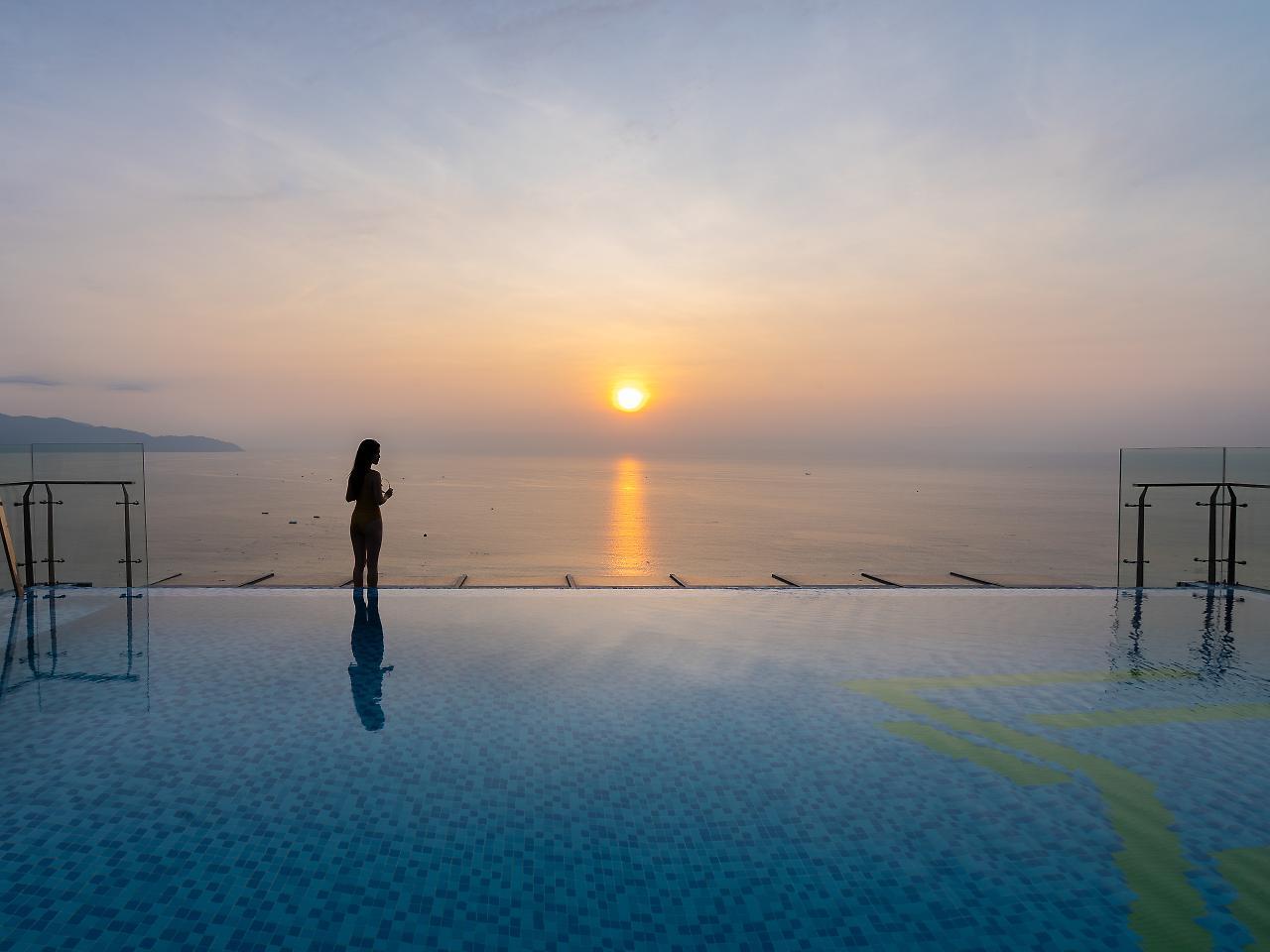 Maximilan Danang Beach Hotel Экстерьер фото