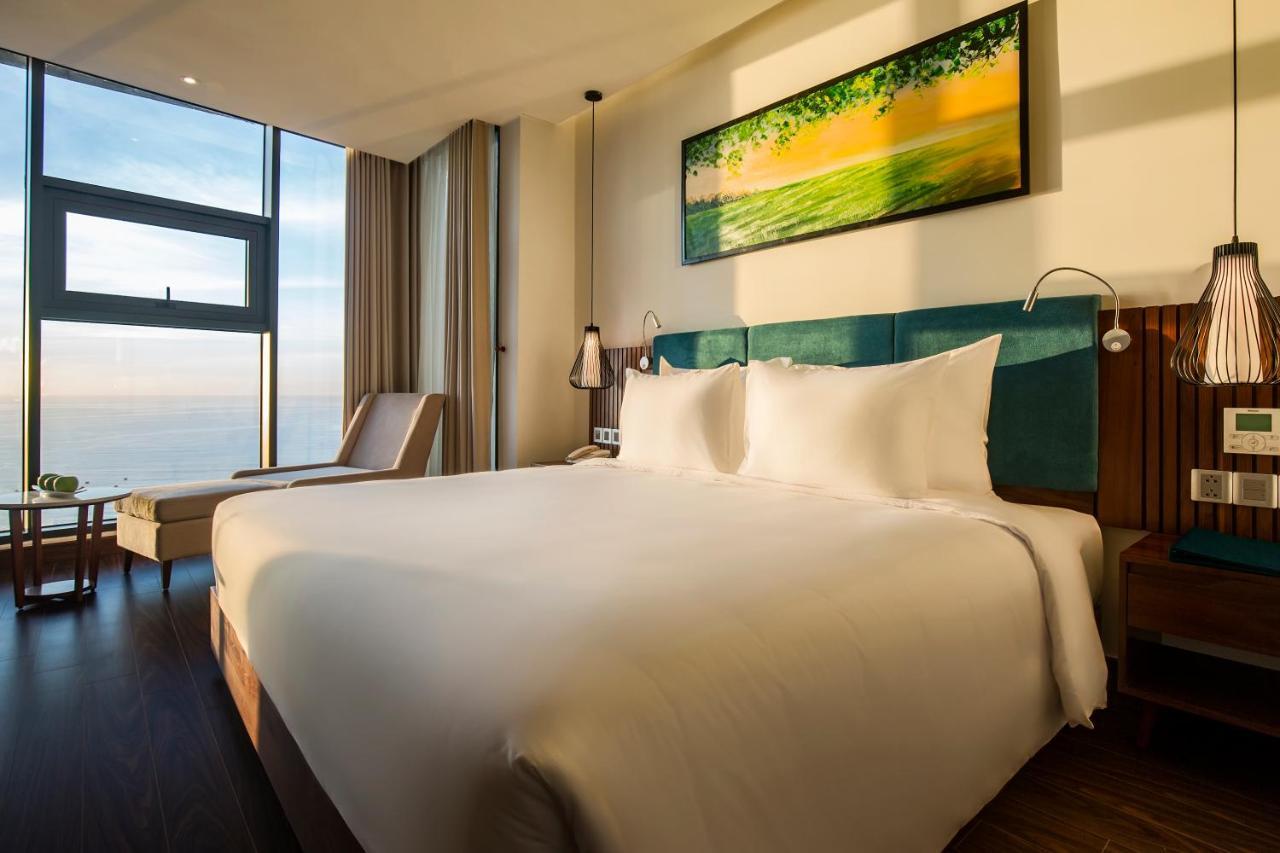 Maximilan Danang Beach Hotel Экстерьер фото