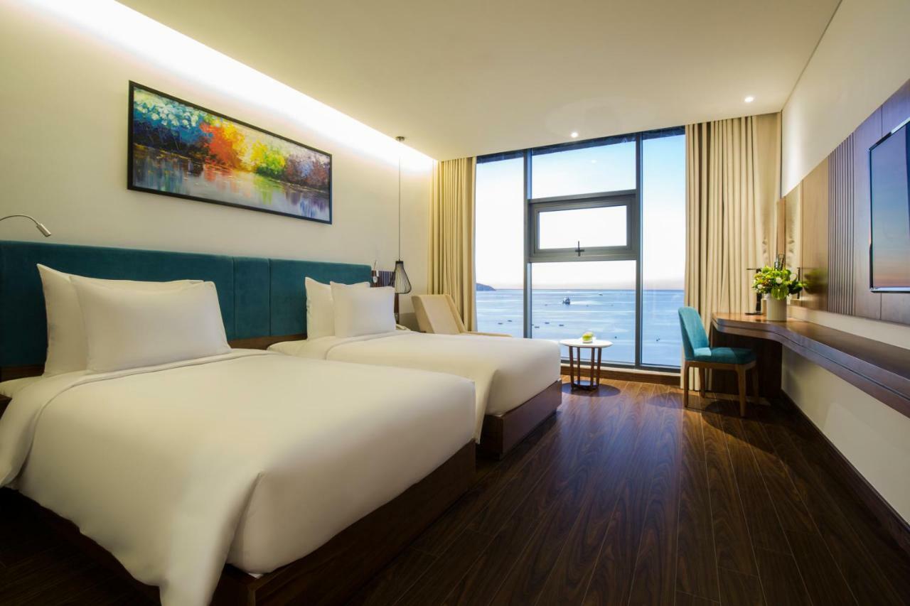 Maximilan Danang Beach Hotel Экстерьер фото