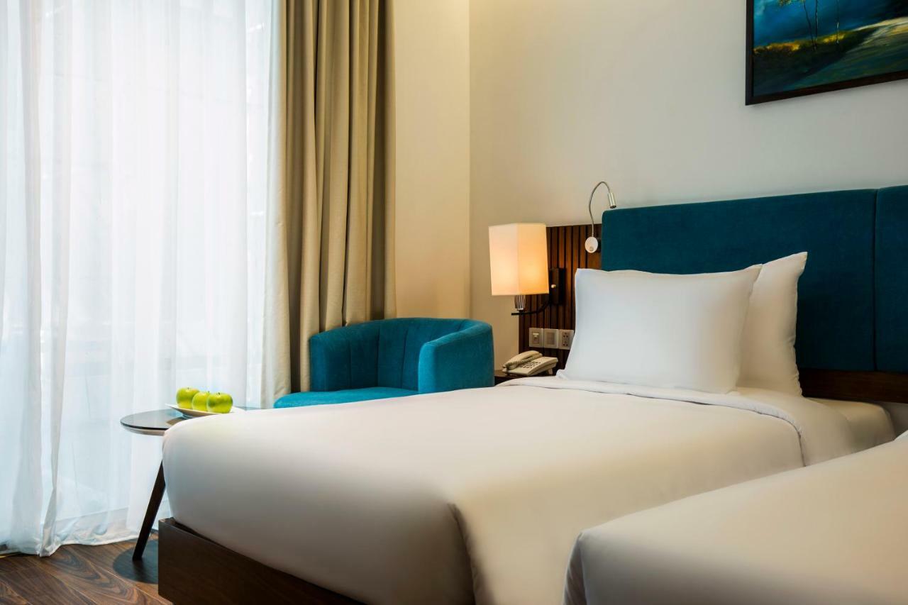 Maximilan Danang Beach Hotel Экстерьер фото
