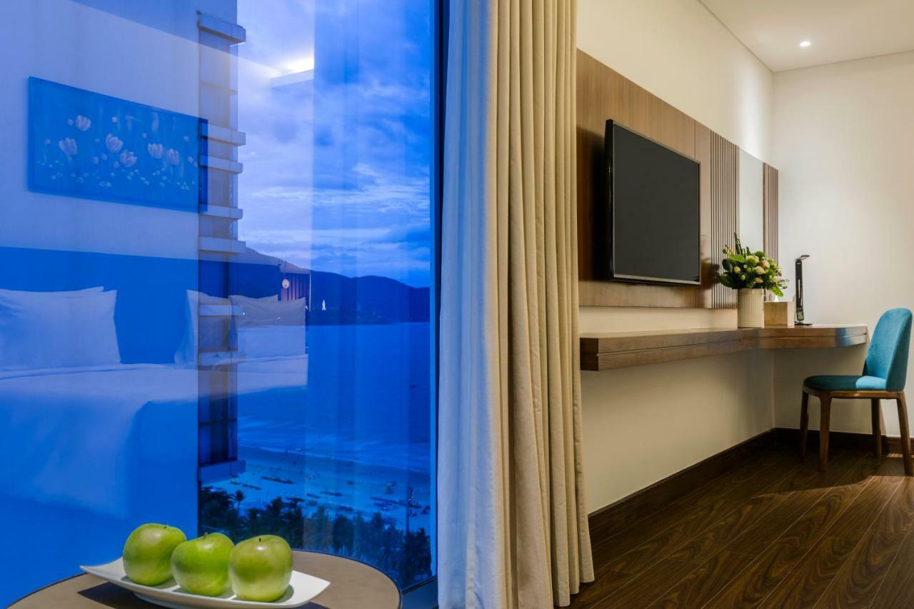 Maximilan Danang Beach Hotel Экстерьер фото