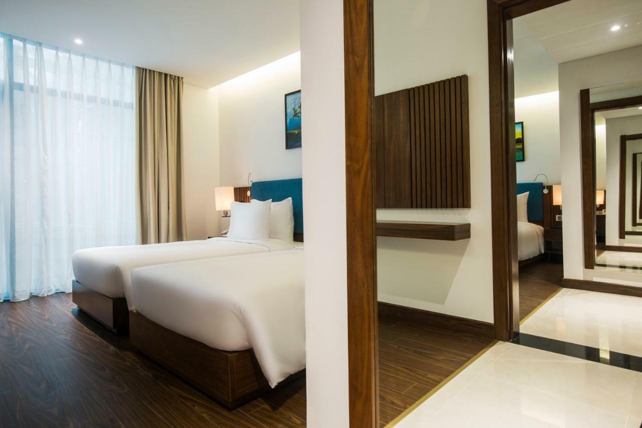 Maximilan Danang Beach Hotel Экстерьер фото