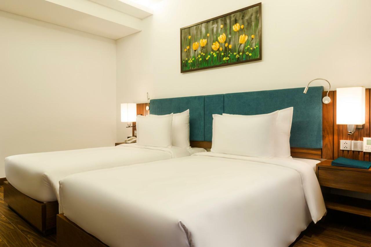Maximilan Danang Beach Hotel Экстерьер фото