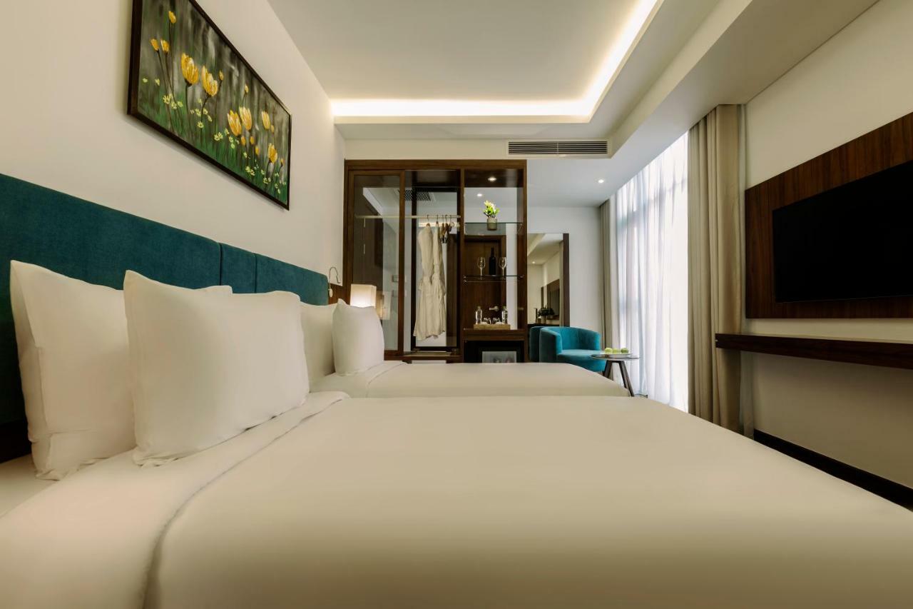 Maximilan Danang Beach Hotel Экстерьер фото