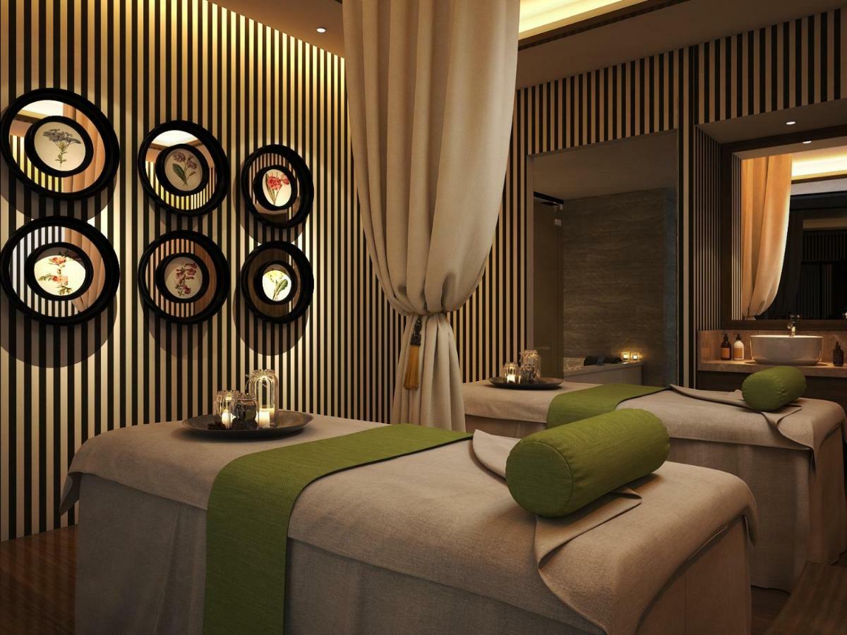 Maximilan Danang Beach Hotel Экстерьер фото