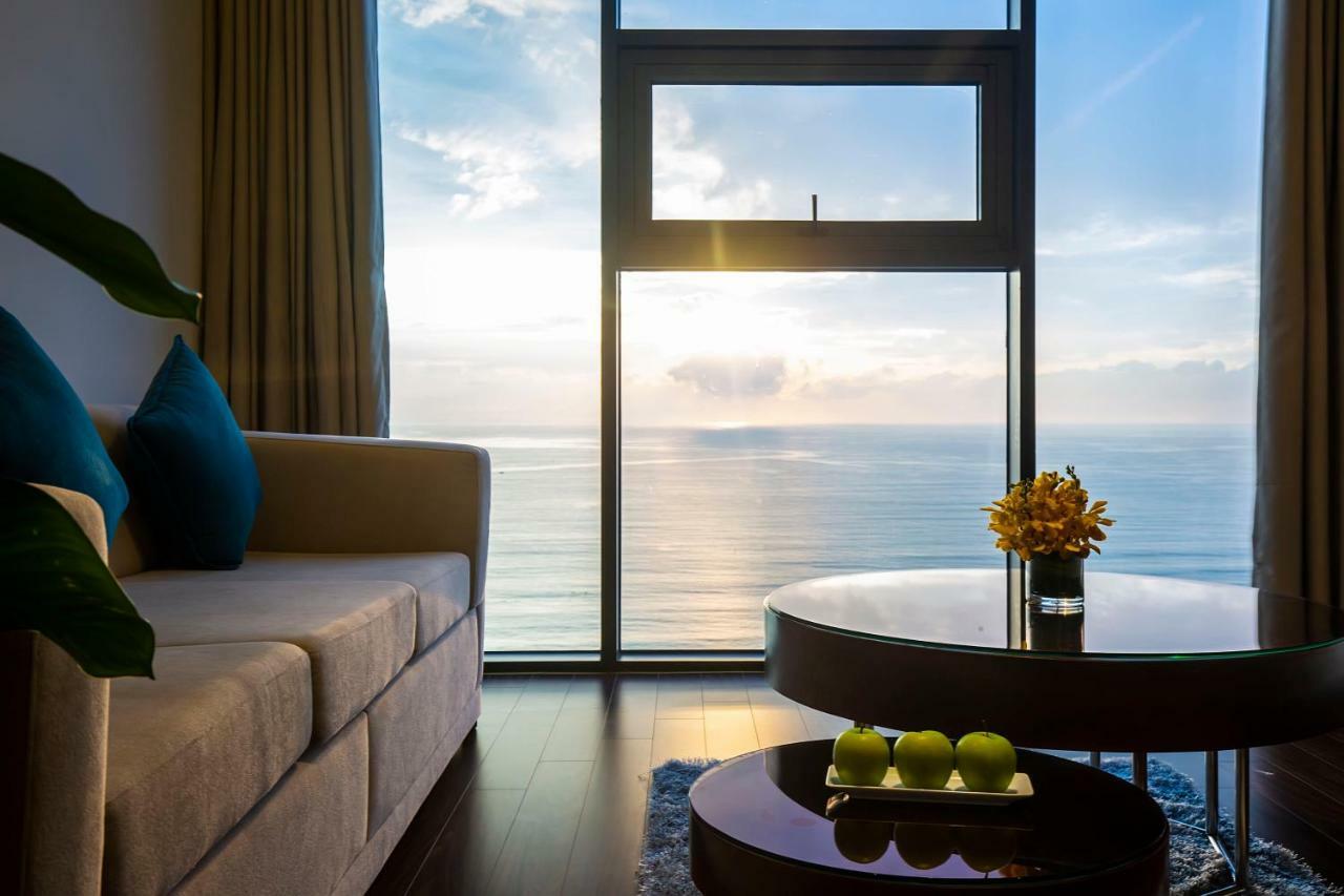 Maximilan Danang Beach Hotel Экстерьер фото