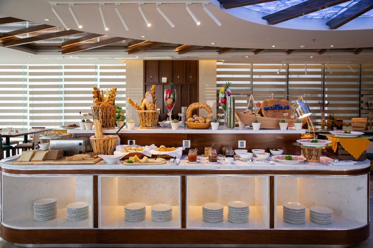 Maximilan Danang Beach Hotel Экстерьер фото