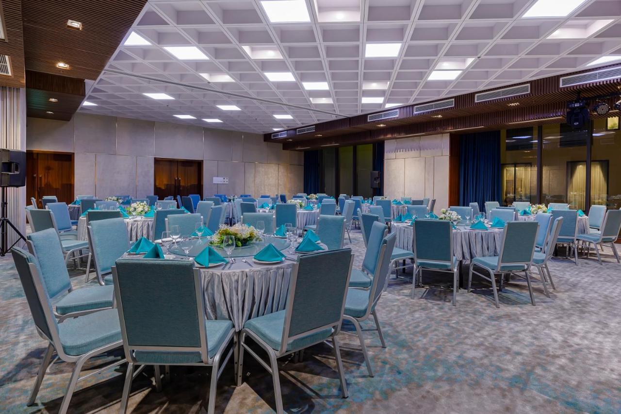 Maximilan Danang Beach Hotel Экстерьер фото