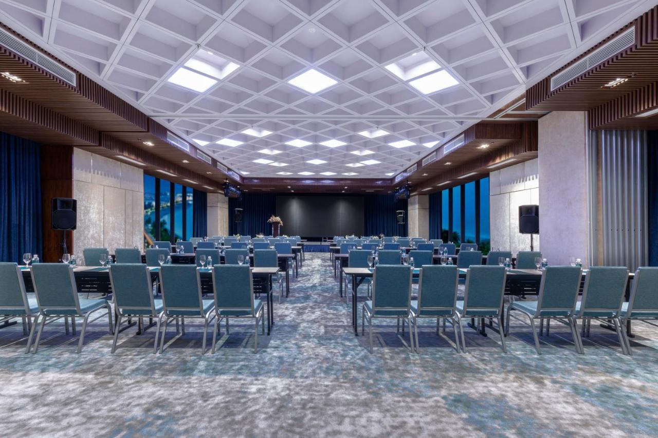 Maximilan Danang Beach Hotel Экстерьер фото
